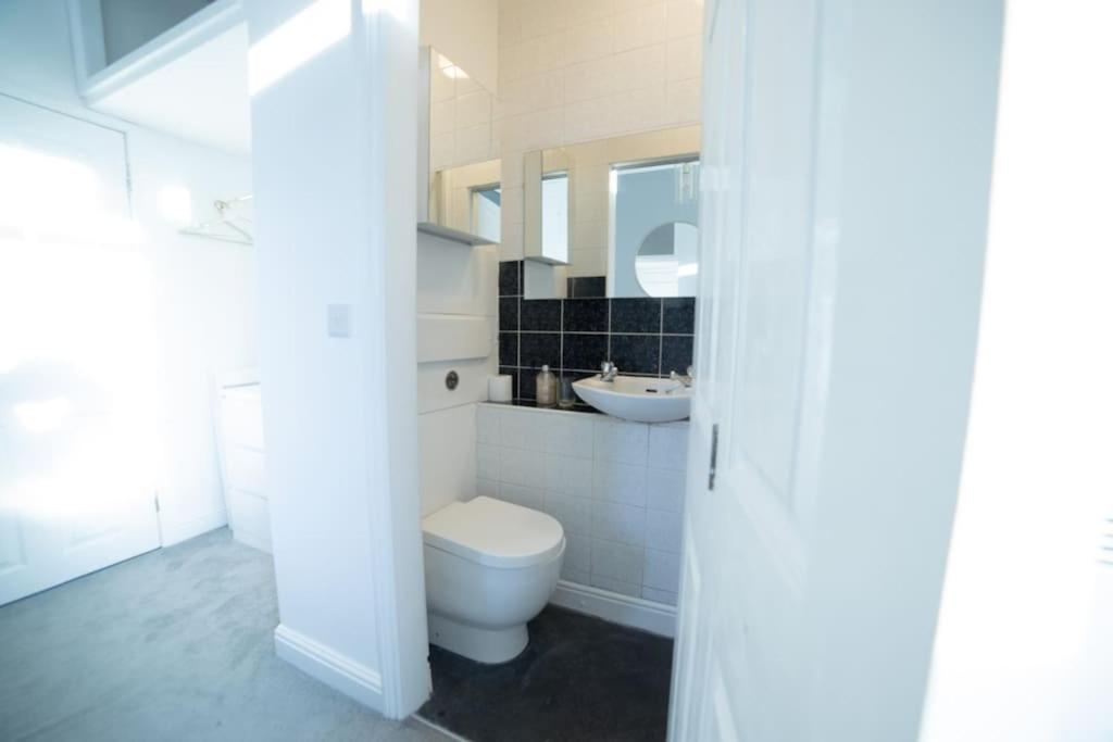 Georgian Gem Free Parking &Views Apartment Bath Exterior photo