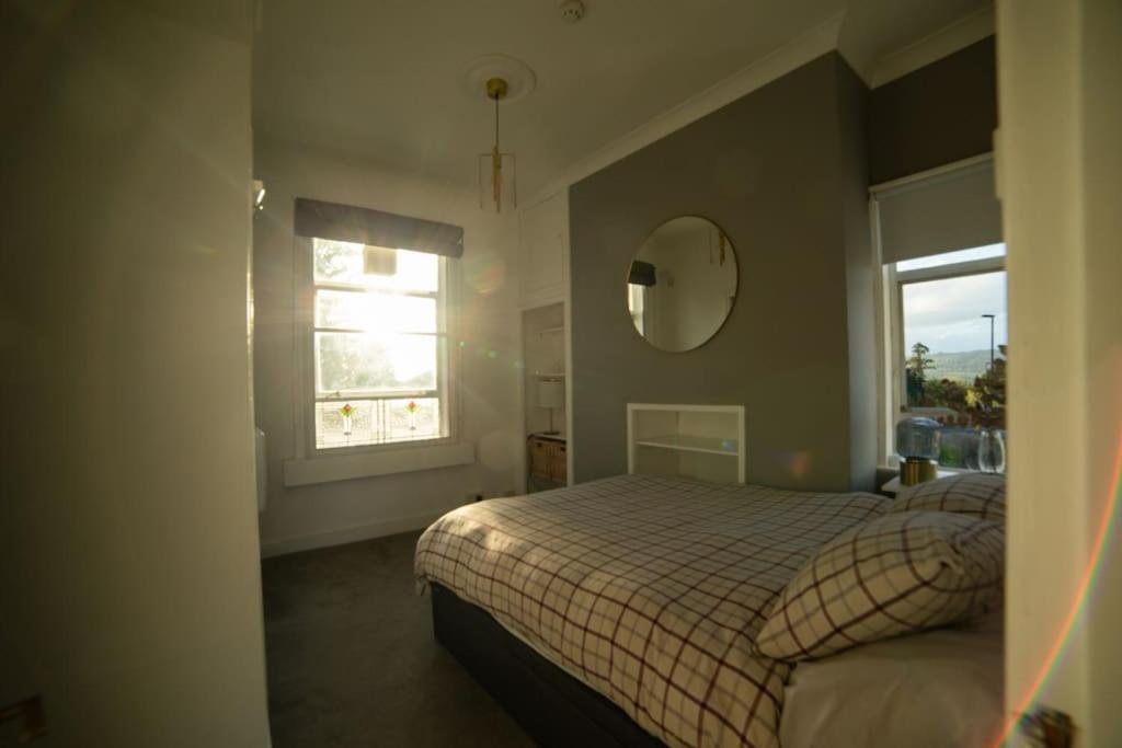 Georgian Gem Free Parking &Views Apartment Bath Exterior photo