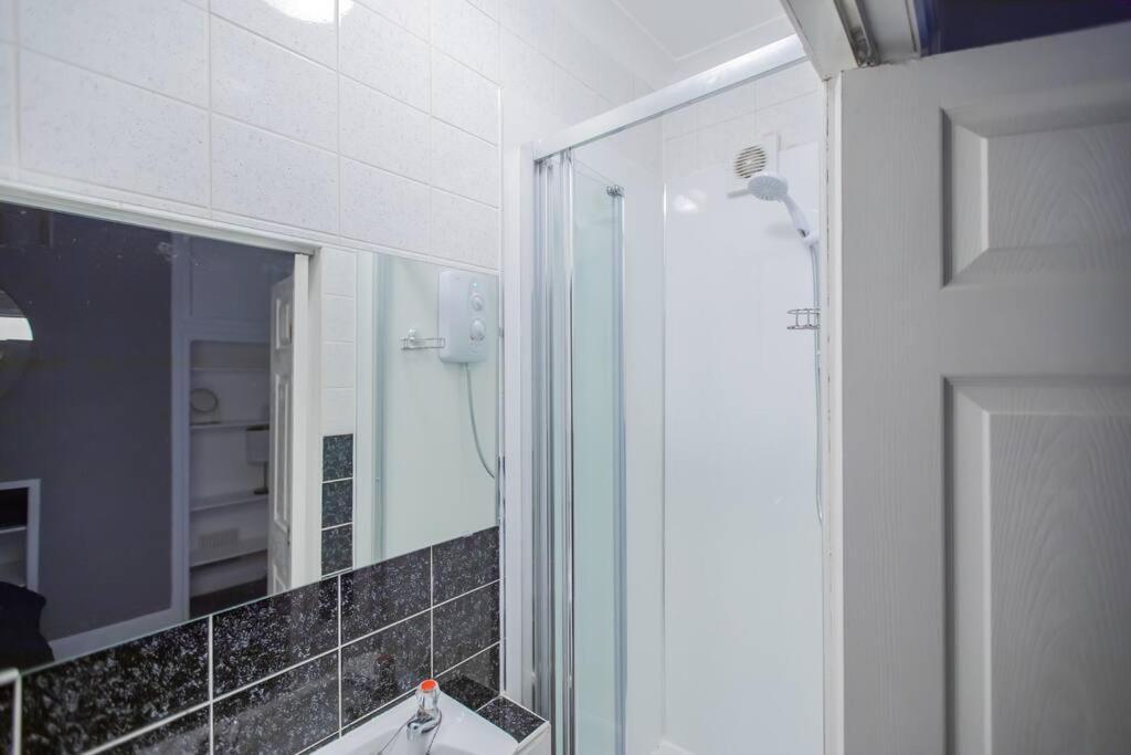 Georgian Gem Free Parking &Views Apartment Bath Exterior photo