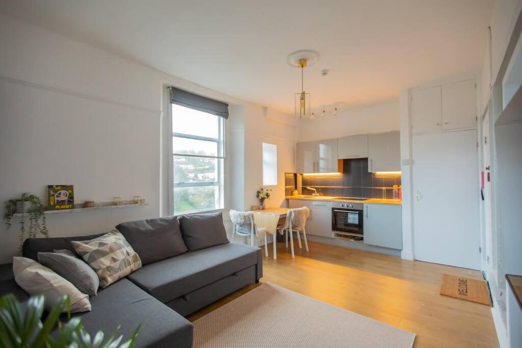 Georgian Gem Free Parking &Views Apartment Bath Exterior photo