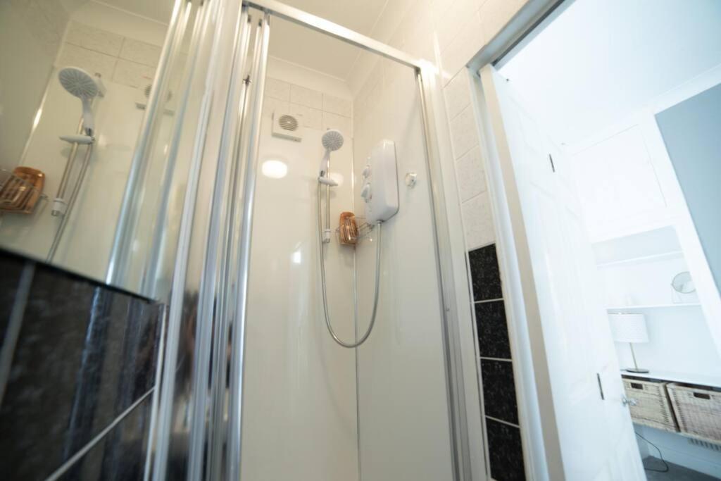 Georgian Gem Free Parking &Views Apartment Bath Exterior photo