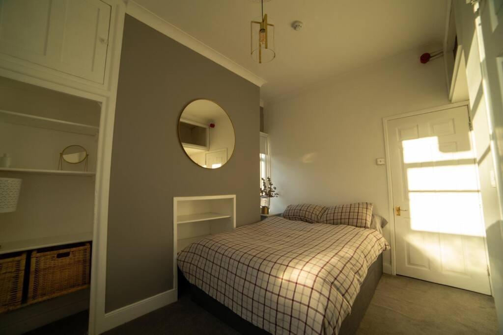 Georgian Gem Free Parking &Views Apartment Bath Exterior photo